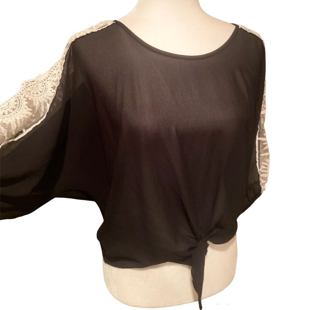 Umgee Lace Tie Front Batwing Top Size Small Black & White Peep Shoulder